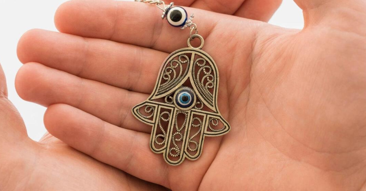 ¿Que Amuletos puedes Encontrar en una Tienda Esotérica?